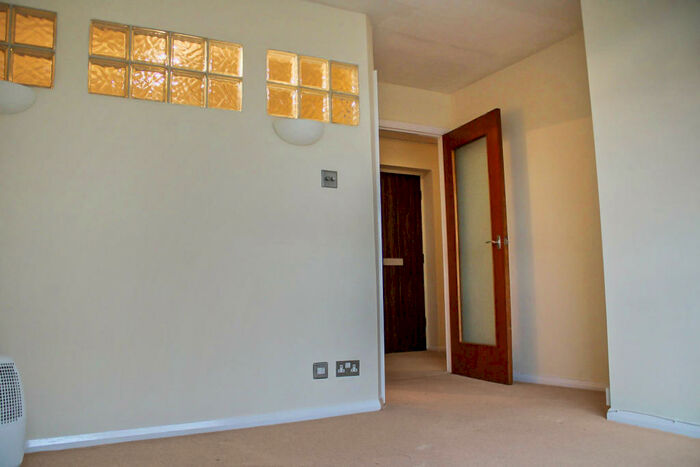 1 Bedroom Apartment To Rent In Woodlands Road, Witney, Oxfordshire, OX28