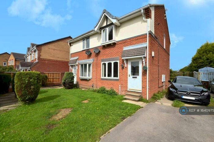 2 Bedroom Semi-Detached House To Rent In Hillthorpe Court, Leeds, LS10