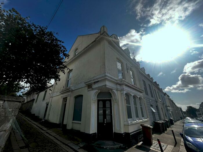 3 Bedroom Maisonette To Rent In Selborne Mews, Plymouth, PL2