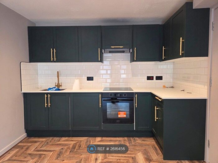 3 Bedroom Flat To Rent In Atkins Court, London, E3