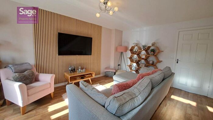 3 Bedroom Semi-Detached House For Sale In Woodside Drive, Newbridge, NP11