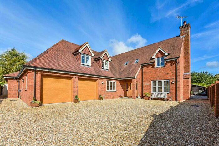 6 Bedroom Detached House For Sale In Beech Close, Penton Harroway, Andover, SP11