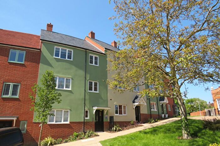 2 Bedroom Apartment To Rent In Summerhouse Hill, Buckingham, MK18