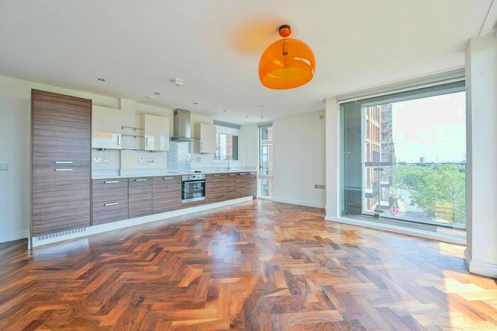 2 Bedroom Flat To Rent In Albany Road, Elephant And Castle, London, SE5