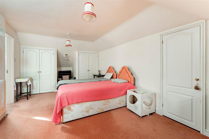 4 Bedroom Detached House For Sale In Manor Road, Adderbury, Banbury, OX17
