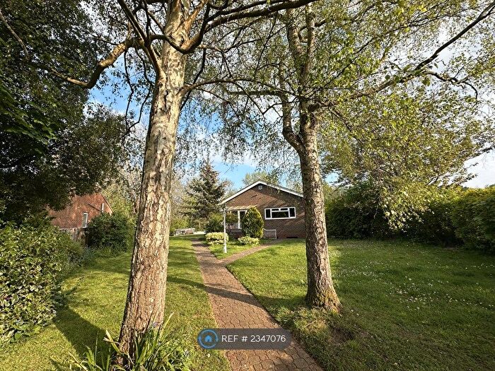 1 Bedroom Flat To Rent In Hamhaugh Island, Shepperton, TW17