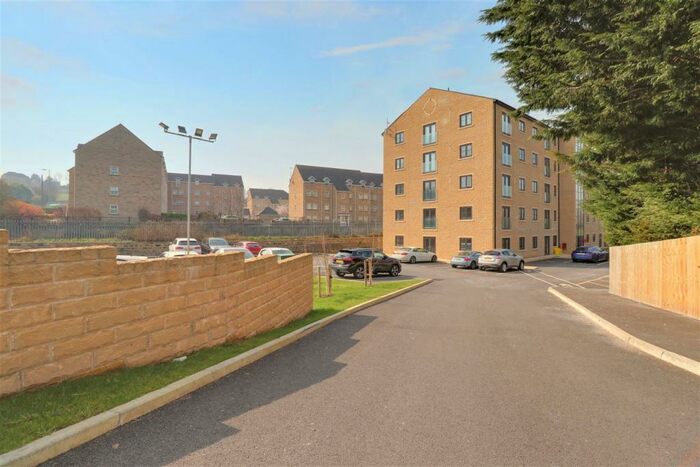 2 Bedroom Apartment To Rent In Harrogate Road, Bradford, BD10
