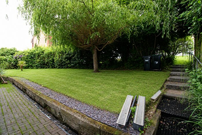 2 Bedroom Maisonette To Rent In Sycamore Road, Hythe, Hampshire, SO45