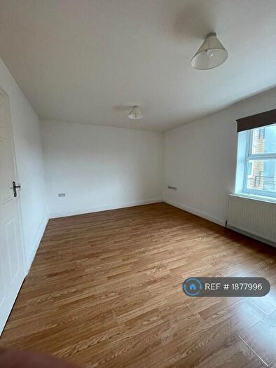 2 Bedroom Flat To Rent In Grove Crescent Road, London, E15