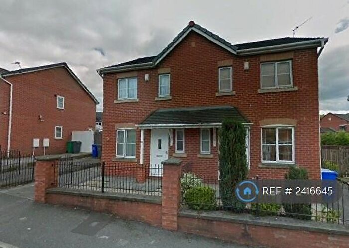 3 Bedroom Semi-Detached House To Rent In Carriage Drive, Manchester, M40