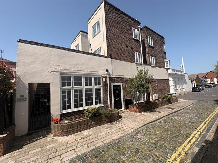 1 Bedroom Flat For Sale In St. Thomas's Street, Old Portsmouth, PO1