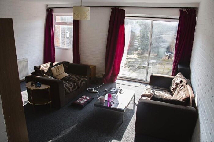 2 Bedroom House To Rent In Weoley Park Road, B29