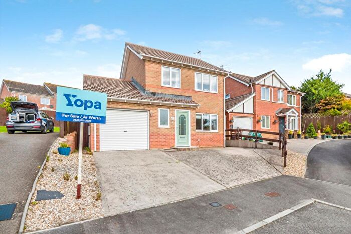 3 Bedroom Detached House For Sale In Heol Corswigen, Barry, CF63