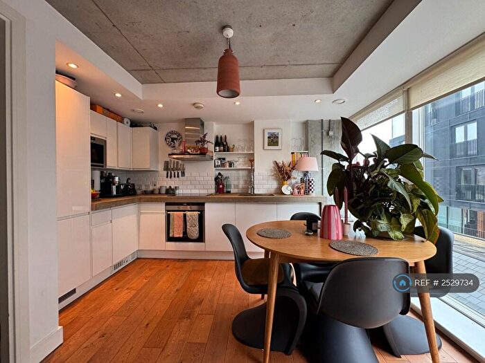 1 Bedroom Flat To Rent In Fortescue Avenue, London, E8