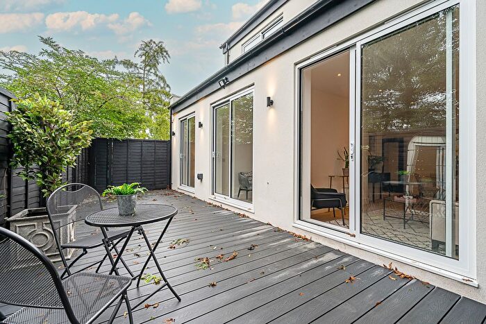 2 Bedroom Flat For Sale In Kingsbridge Avenue, London, W3