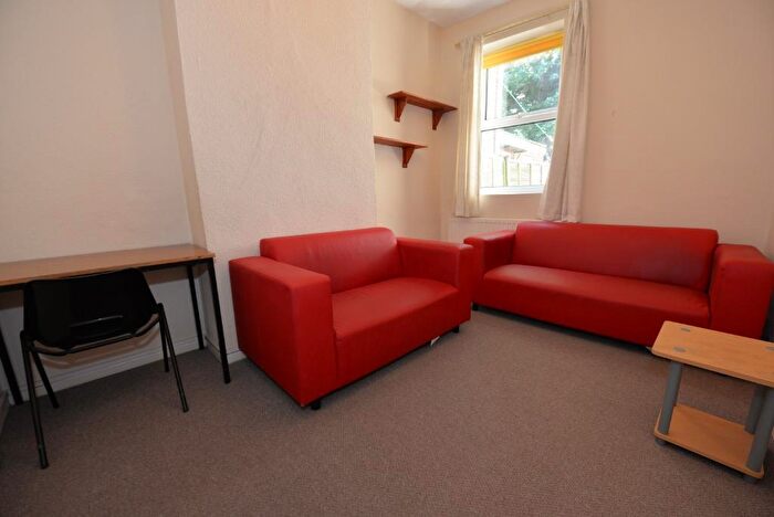 4 Bedroom Terraced House To Rent In Woodside Road, Southampton, SO17