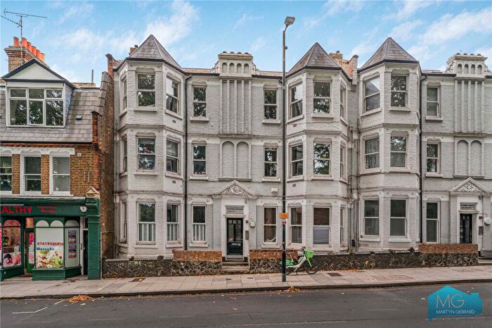 2 Bedroom Apartment For Sale In Middle Lane, Crouch End, London, N8