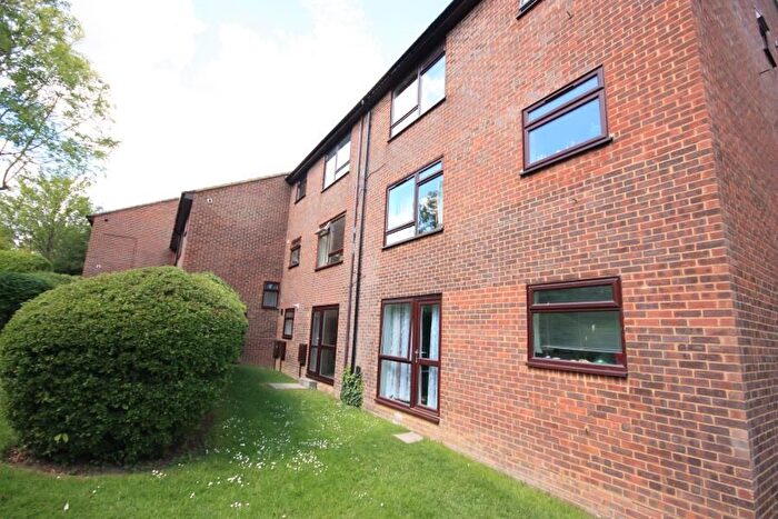 2 Bedroom Flat To Rent In Kingfisher Drive, Guildford, GU4
