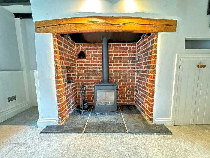 2 Bedroom Cottage To Rent In Terrick Row, Terrick, HP17