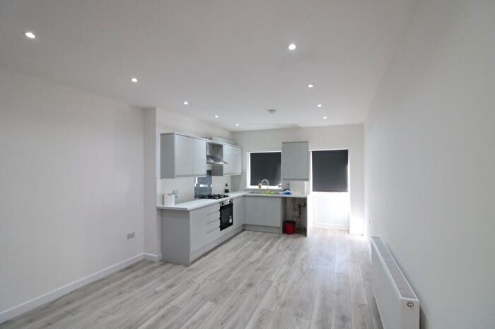 3 Bedroom Terraced House To Rent In Wedderburn Road, Barking, IG11