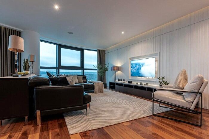 2 Bedroom Flat To Rent In Maine Tower, Harbour Way, Isle Of Dogs, London, E14