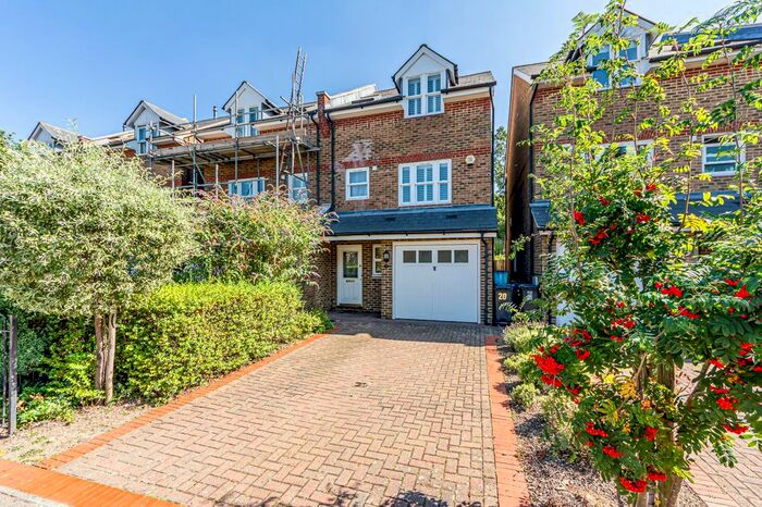 4 Bedroom Semi-Detached House To Rent In Turkey Oak Close, London SE19