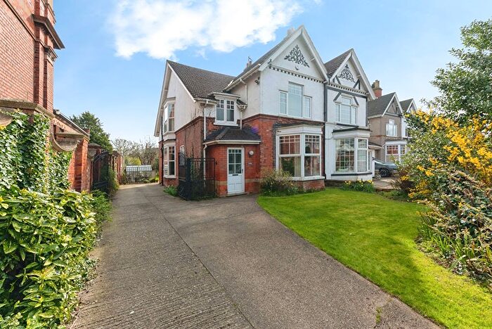 4 Bedroom Semi Detached House For Sale In Brighowgate, Grimsby, Lincolnshire, DN32