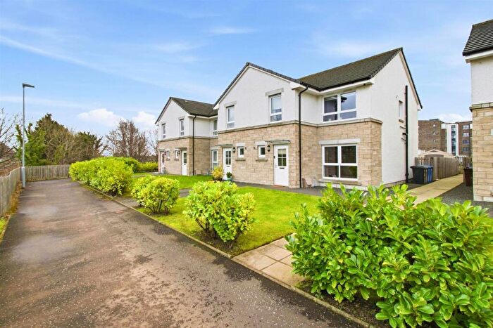 3 Bedroom End Of Terrace House For Sale In Castlegate Lane, Dumbarton, G82