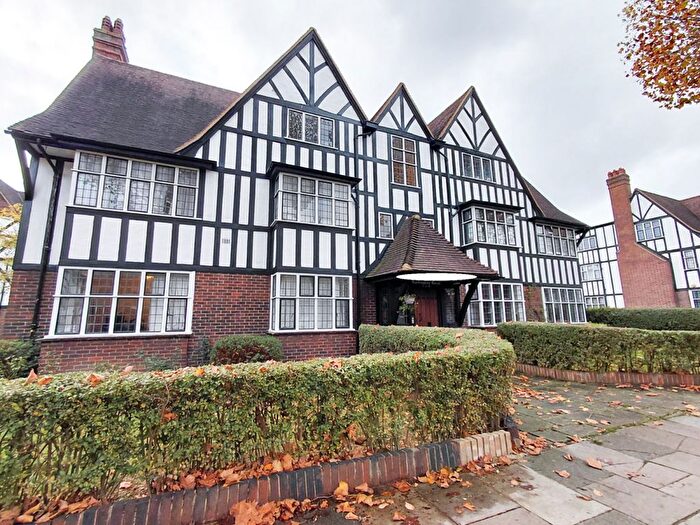 3 Bedroom Flat To Rent In Buckingham House, Monks Drive, London, W3