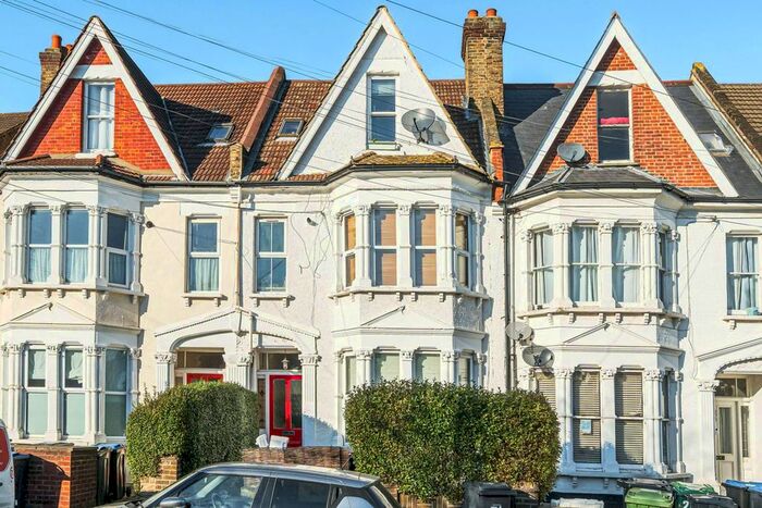 1 Bedroom Flat To Rent In Holmesdale Road, South Norwood, London, SE25