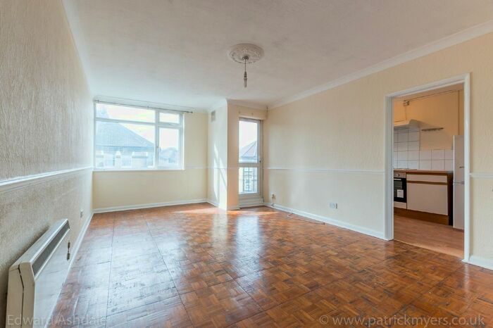 2 Bedroom Flat To Rent In Norwood Road, London, SE27