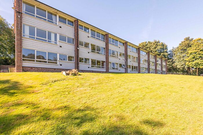 2 Bedroom Flat To Rent In Gledhow Court, Chapel Allerton, Leeds, LS7