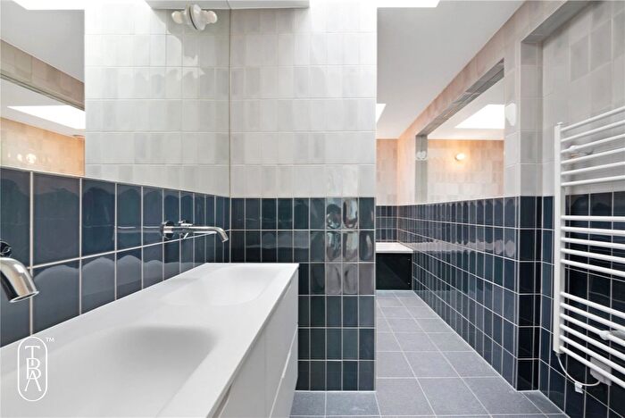 3 Bedroom Flat To Rent In London Lane, London, E8