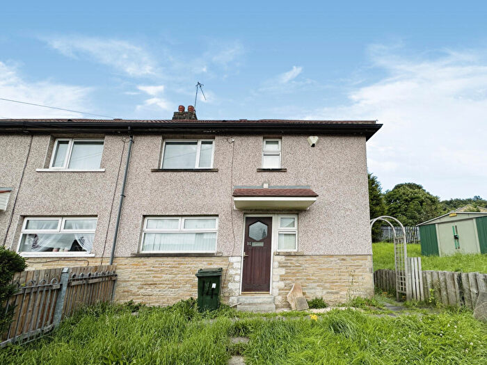 3 Bedroom Semi-Detached House To Rent In West Royd Close, Shipley, West Yorkshire, BD18