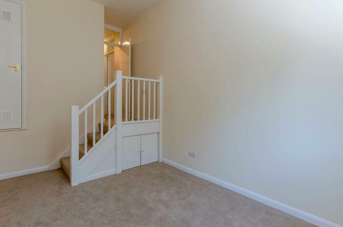 1 Bedroom Flat To Rent In Farnham Road, Guildford, GU2