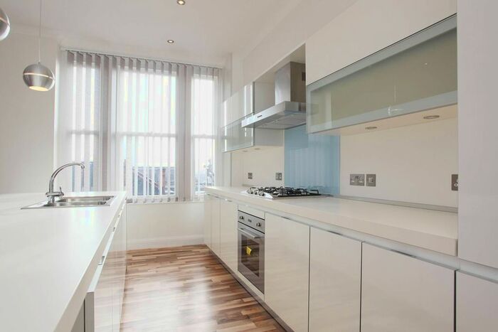 3 Bedroom Flat To Rent In St Helens Gardens, North Kensington, London, W10