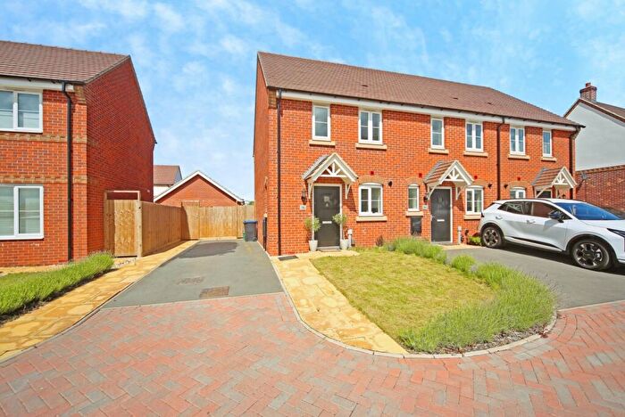2 Bedroom End Of Terrace House For Sale In Fairleigh Close, Stratford-upon-Avon, Warwickshire, CV37