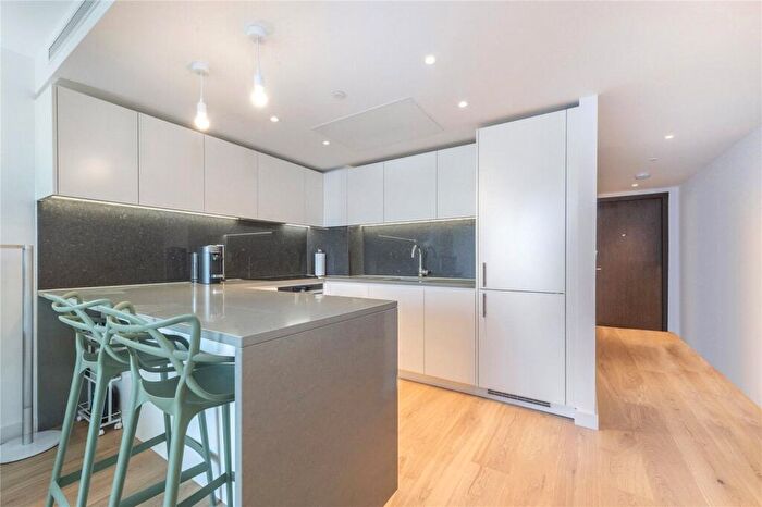 2 Bedroom Flat To Rent In Landmark Pinnacle, Marsh Wall, E14