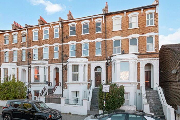 2 Bedroom Flat To Rent In Balham Grove, , London, SW12