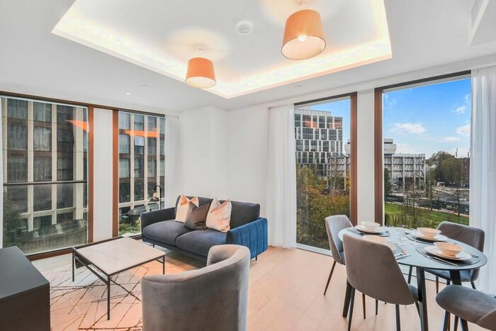 2 Bedroom Flat To Rent In Carnation Way, London, SW8