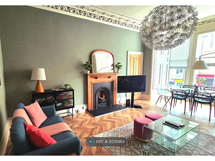 4 Bedroom Flat To Rent In Edinburgh, Edinburgh, EH1