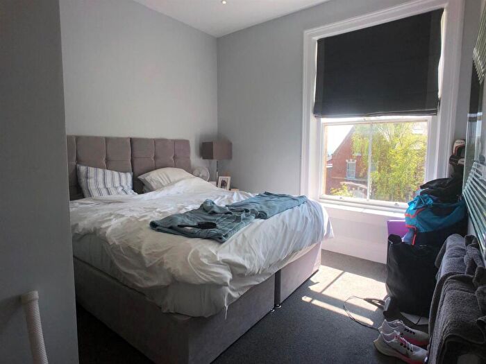 2 Bedroom Apartment To Rent In Flat Hanover House, Clarendon Road, Leeds, LS2