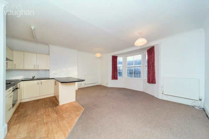 3 Bedroom Flat To Rent In Goldstone Villas, Hove, BN3