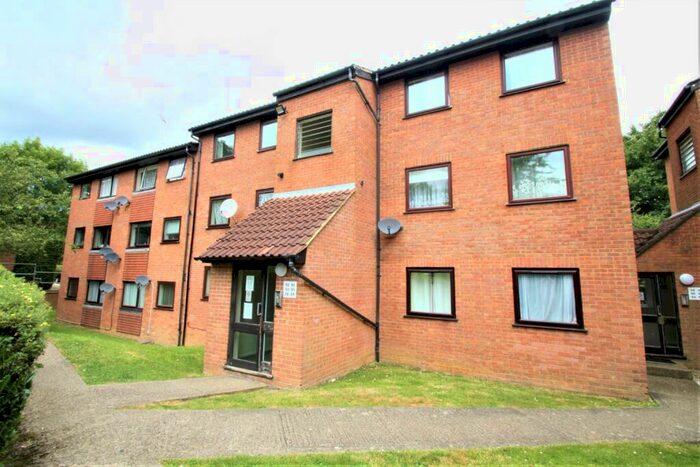 2 Bedroom Apartment To Rent In Valley Green, Hemel Hempstead, Hertfordshire, HP2