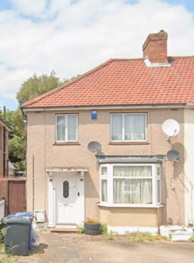 1 Bedroom Maisonette To Rent In Halsbury Road West, Northolt, UB5