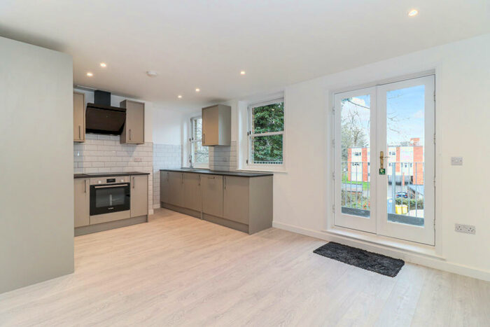 2 Bedroom Apartment For Sale In Amersham Hill, High Wycombe, Bucks, HP13