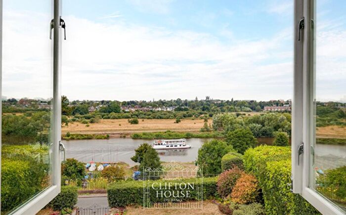 2 Bedroom Apartment For Sale In Apartment, Clifton House, Dee Banks, CH3