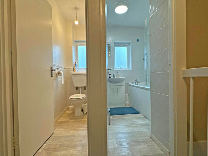 3 Bedroom End Of Terrace House For Sale In Leather Gardens, London, E15