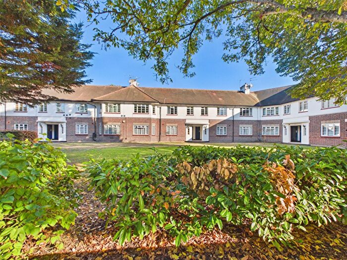 3 Bedroom Maisonette To Rent In The Brooklands, Isleworth, TW7