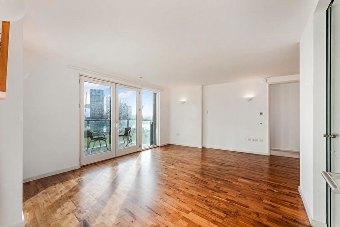 2 Bedroom Flat For Sale In New Providence Wharf, Fairmo Nt Avenue, London, E14